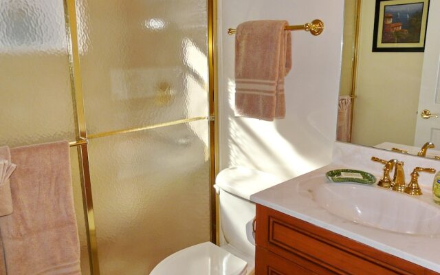 Pet-friendly Waterfront Home Near Beach With Pool