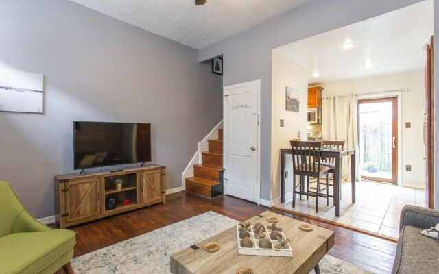 Fairmount GEM With Patio in the of it all