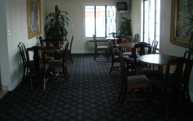 Home Town Inn