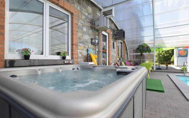 Pleasant Holiday Home with Sauna and Jacuzzi in Courtil
