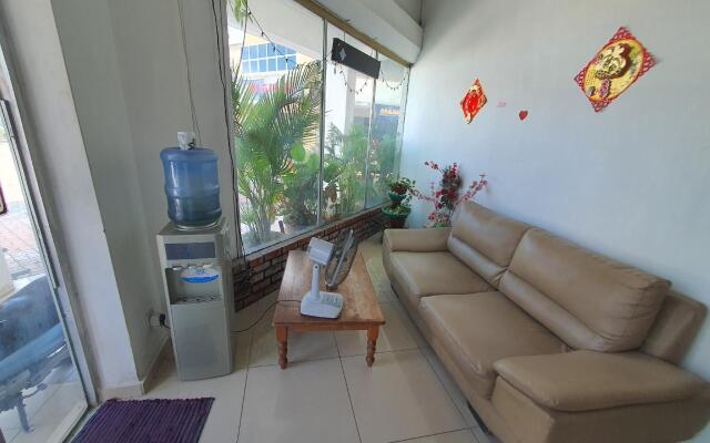 OYO 90202 Hotel Alam Jaya