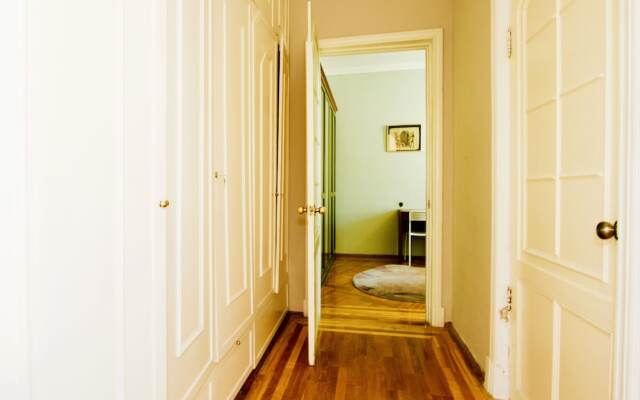 Апартаменты «LUXKV на 2-й Дубровской»