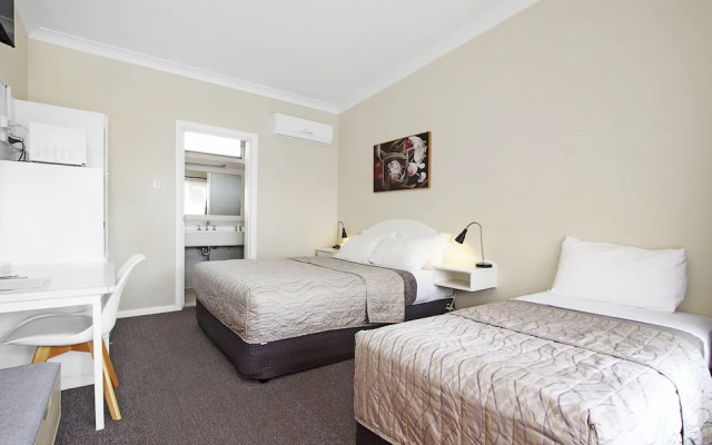 Engadine Motor Inn