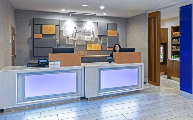 HOLIDAY INN EXP STES SPACE CTR by IHG