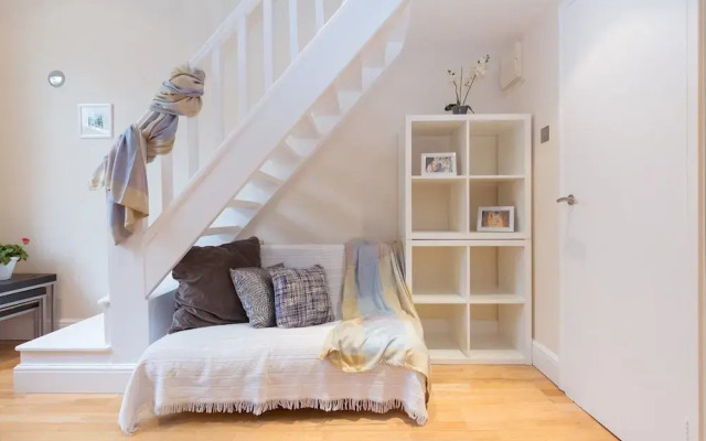 23/43 Stunning Mezzanine Studio in Notting Hill