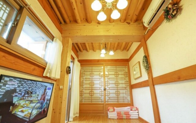 Jeonju Hanok Sukbak Cheheomgwan Pension