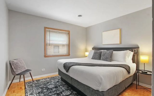 Prime 2BR Chicago Apartment