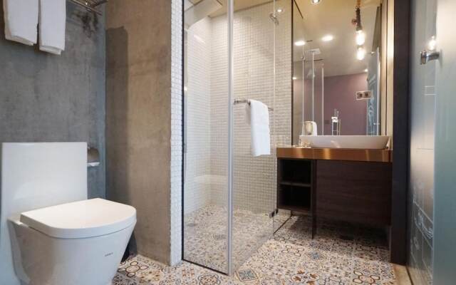Thinker Hotel