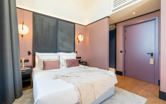 The Editory Riverside Hotel, an Historic Hotel