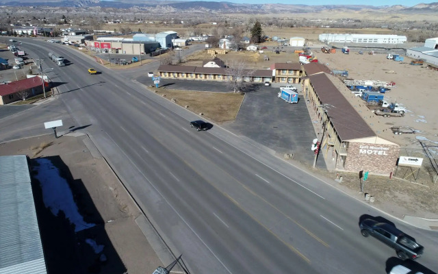 Split Mountain Motel