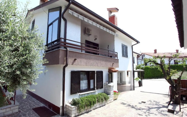 Spacious Izola Apartment SL