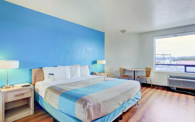 Motel 6 Coos Bay, OR