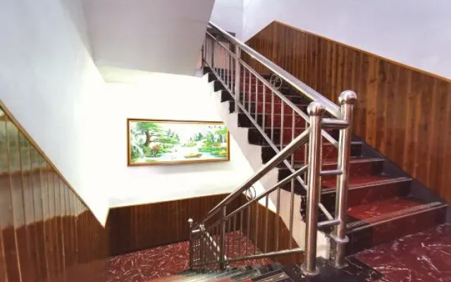 Xinyi Homeland Inn (Furong Town Waterfall Branch)