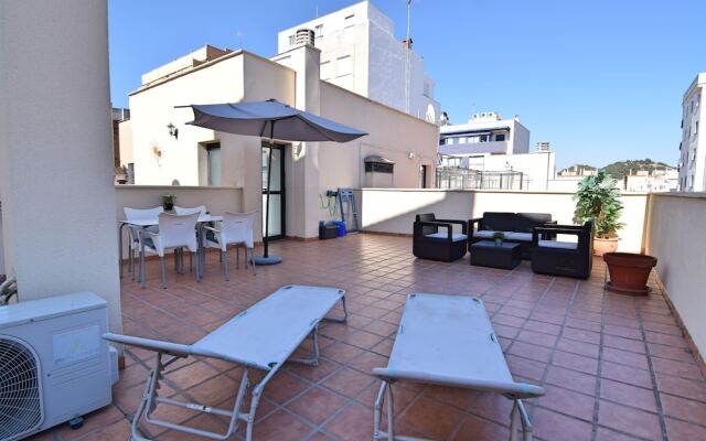 Juan de Austria - terraza y parking