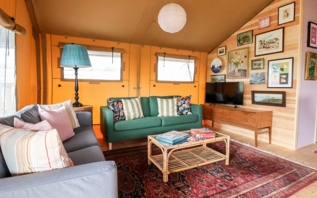 Lucky Clucky Lodge