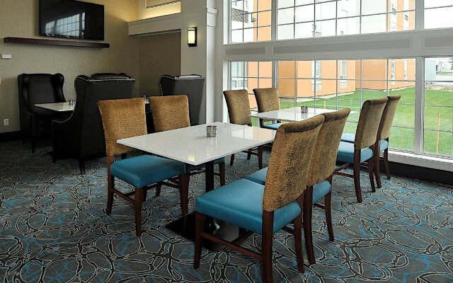 Hampton Inn & Suites by Hilton Calgary-Airport