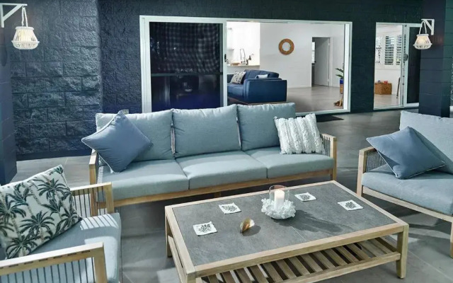 Beachfront - 'Pippies on the Beach' @ Bramston