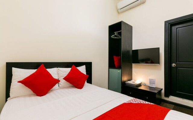 Oyo 438 Small Bay Hotel