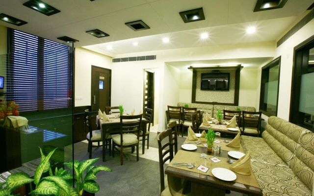 Karon Hotel - Lajpat Nagar