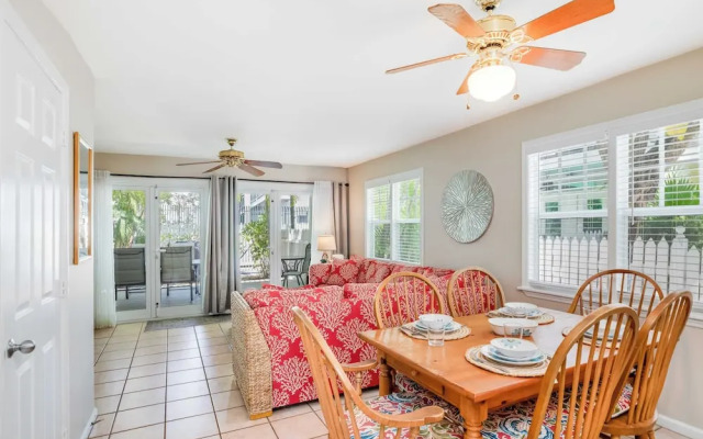 Linger Longer by Avantstay Key West Walkable Gated Community, Shared Pool Week Long Stays Only