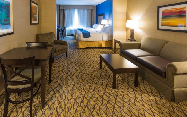 Holiday Inn Express & Suites Thunder Bay by IHG