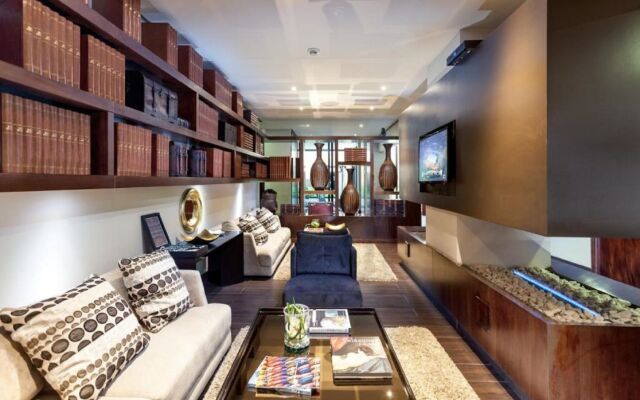 93 Luxury Suites & Residences