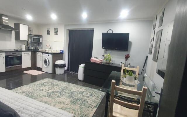 Studio, up to 4 PEOPLE, City Center location