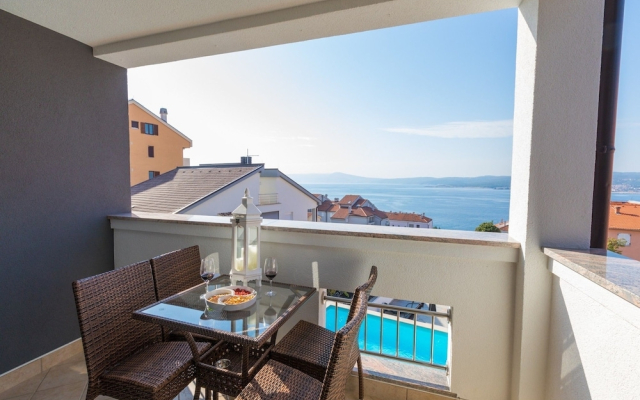 Comfortable Apartment With Pool and Terrace With Sea View