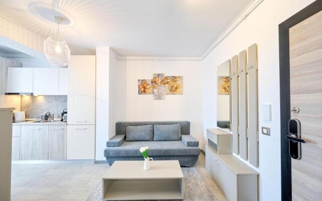 Royale Sundance Studio 8 in Alezzi Beach Spa Pool