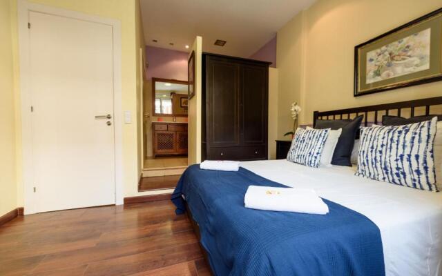 RamblasRentals Design Renovated Apartment AC Balcony10m Ramblas - Parking - Wifi