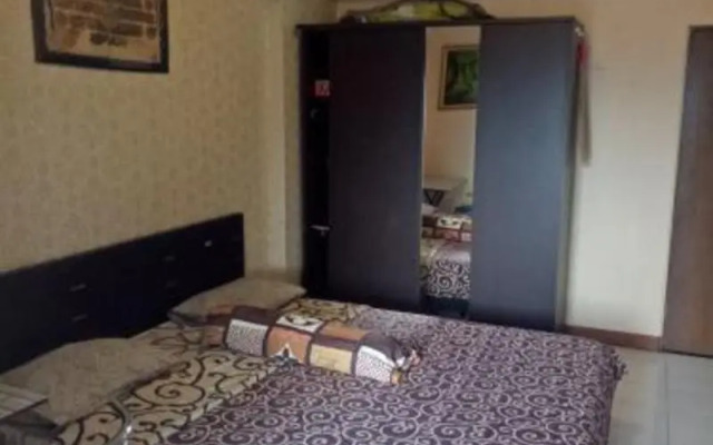 Apartment Emerald Tower By Kamara Rooms By Zuzu