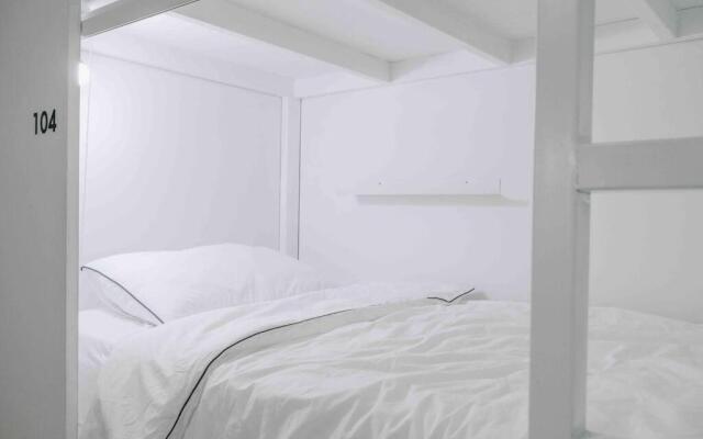 820house - Entire Floor 4 beds