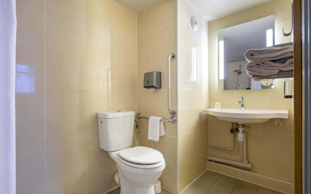 B&B HOTEL CHARTRES Le Forum (1)
