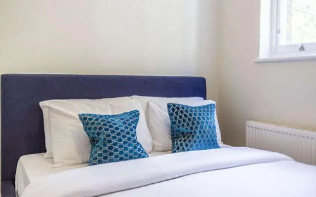 Modern Two Bedroom Apartment in Hammersmith - 207a, London