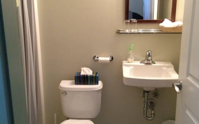 Crowsnest Vineyards Guesthouse