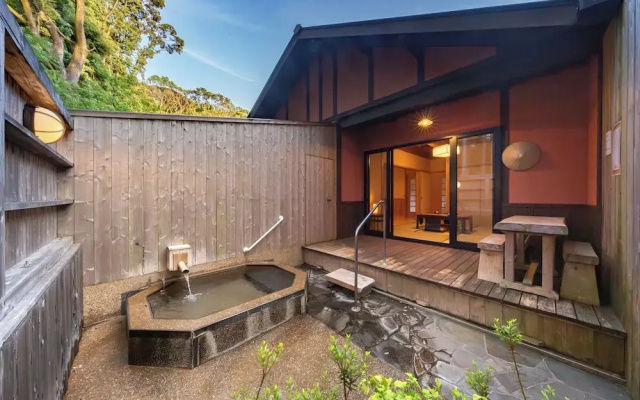 Tsuwabuki-no-Hana