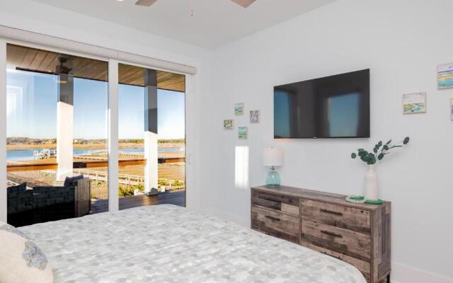 Golden Hour by Oak Island Accommodations