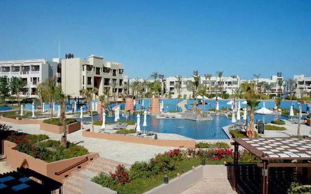 Crowne Plaza Sahara Sands Resort