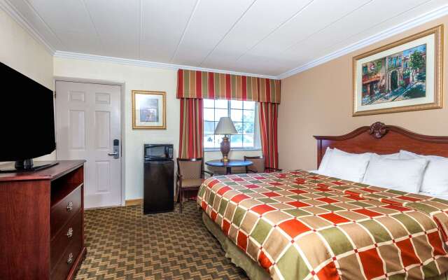 Days Inn & Suites by Wyndham Roseville/Detroit Area