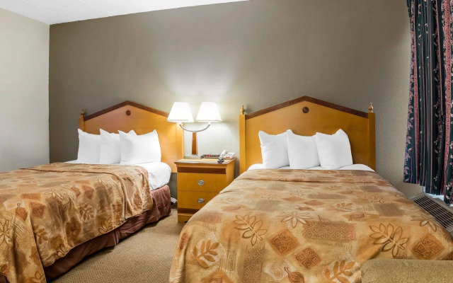 Econo Lodge Inn & Suites