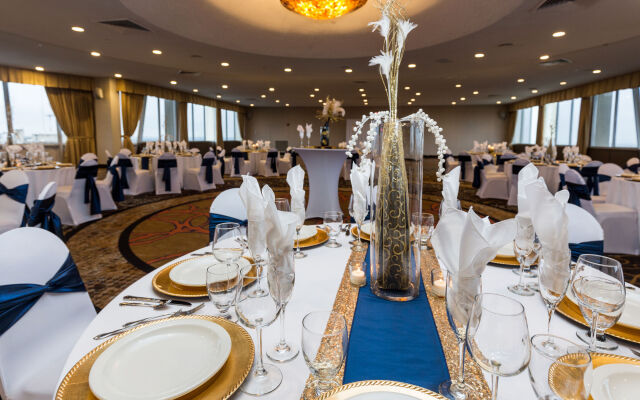 Holiday Inn Downtown - Mercy Area by IHG