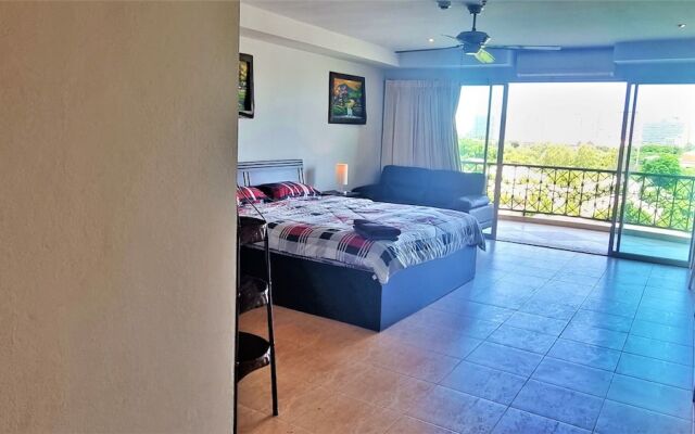 Large Studio Condo Jomtien