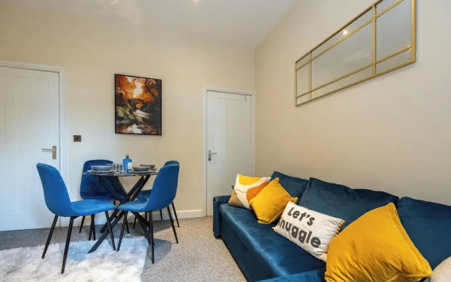 Stunning 3 Bedroom Home in Newcastle-under-lyme With Garden