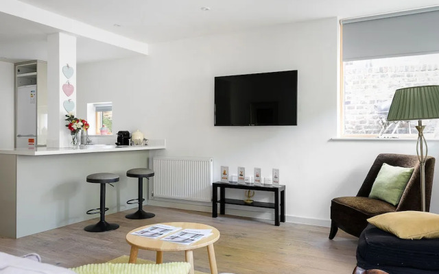 Huge Garden 3-bedroom Modern Apartments in Camden