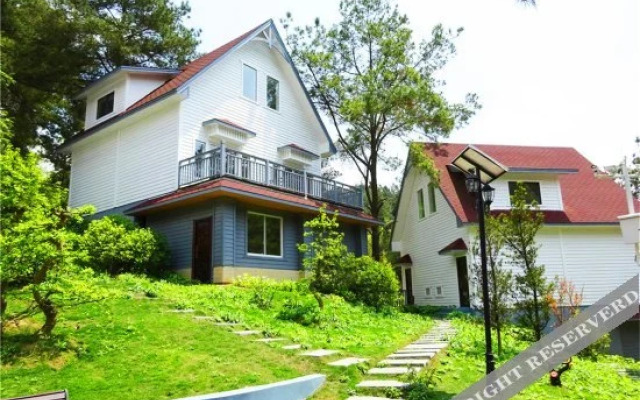 Xiangzhigou Maple Valley Holiday Hotel