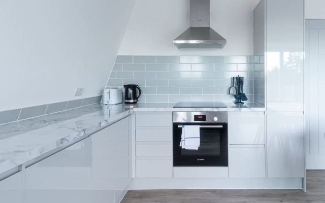 Newly Refurbished 2 bed With Fantastic View