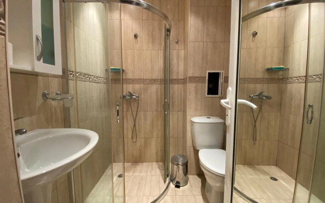 Private Cozy Apartment Admiral Plaza A1