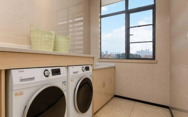 Yuanlong Hotel (Zhuhai Nanshui Bus Station)