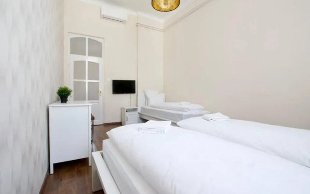 Premium Apartment by Hi5-Vaci str. 3 bedroom (219)