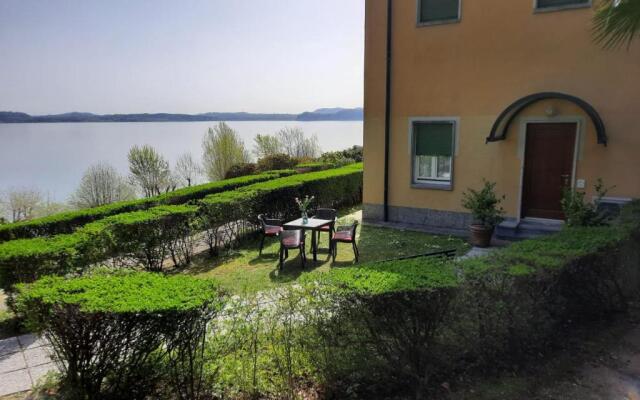 Appartamento GIOIOSA 2 con giardino e vista Lago Maggiore